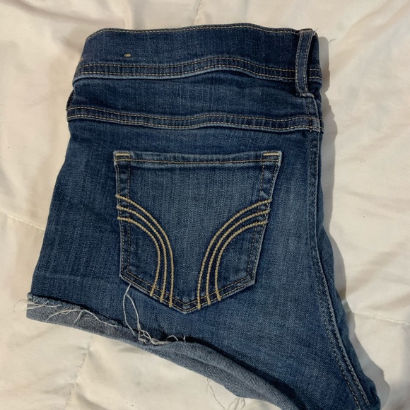 Women’s Hollister Short Short - Picture 1 of 3